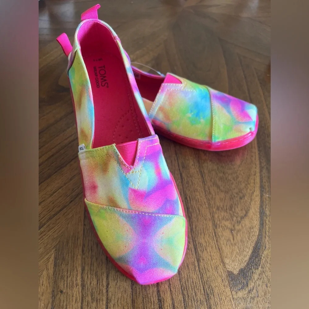 TOMS Kids Size 5 Alpargata Rainbow
 tie-dye Colorful NEW Slip-On Sneaker